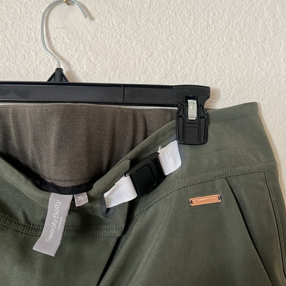 Sweaty Betty Luxe Bragi woven joggers - Picture 3 of 5